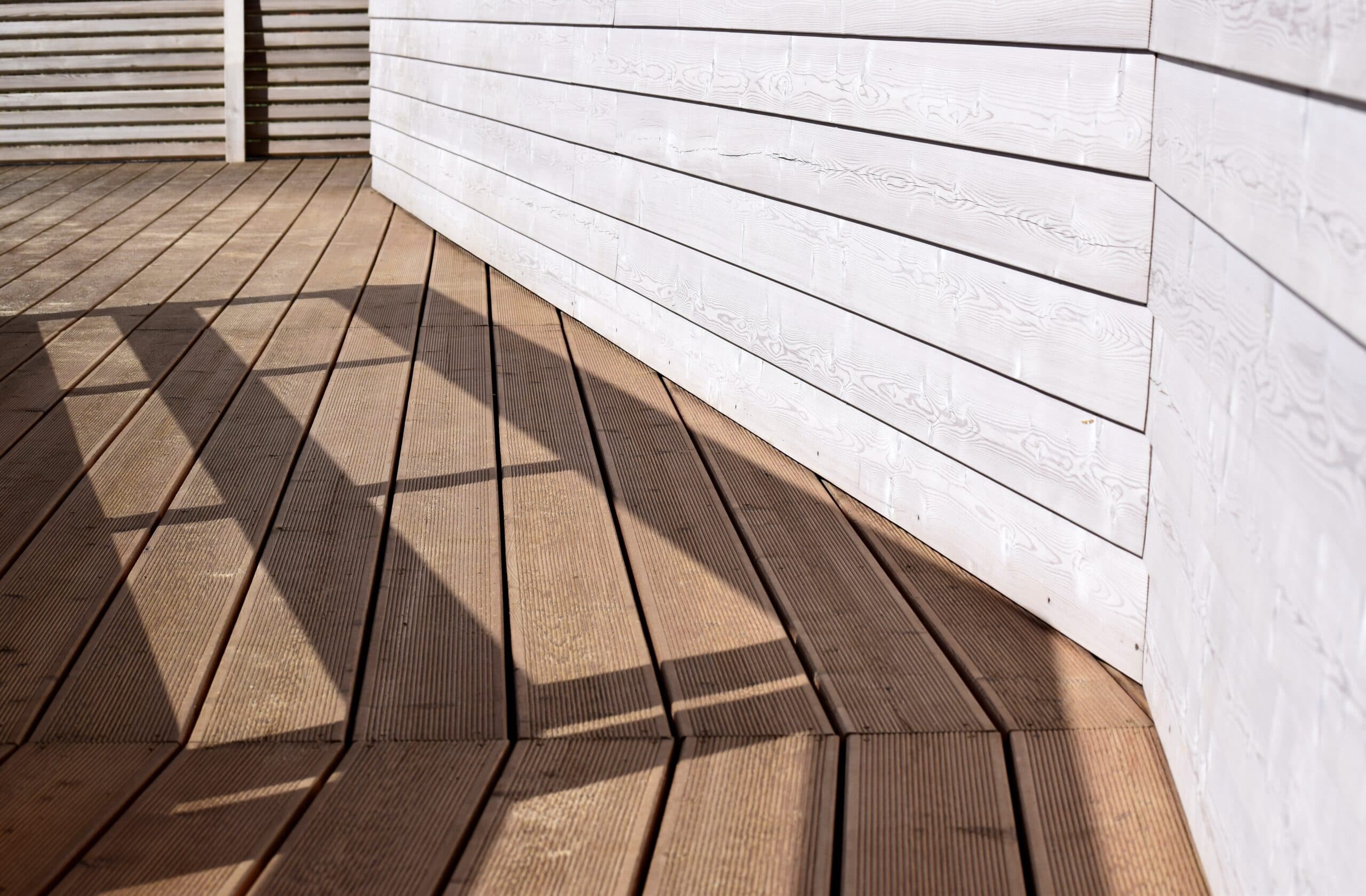 5 Steps to Keep Your Wood Deck Summer-Ready